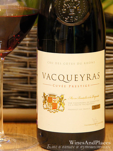 фото Vignerons de Caractere Cuvee Prestige Vacqueyras AOP Виньерон де Карактер Кюве Престиж Вакейрас Франция вино красное