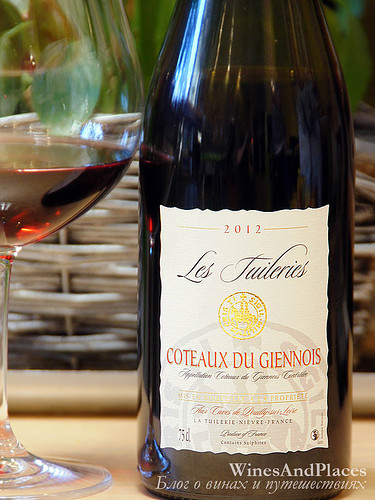фото Les Tuileries Rouge AOC Coteaux du Giennois Ле Тюильри Руж Кото дю Жьенуа АОС Франция вино красное